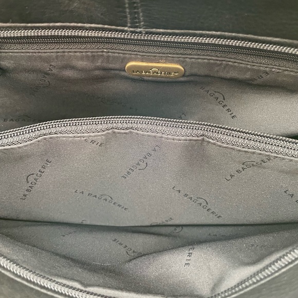 La Bagagerie cross body or over the shoulder bag. Black leather. - Picture 5 of 5